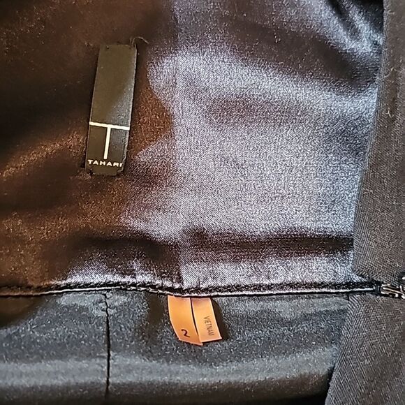 Black mid length pleated skirt size 2 Tahari - Picture 2 of 7